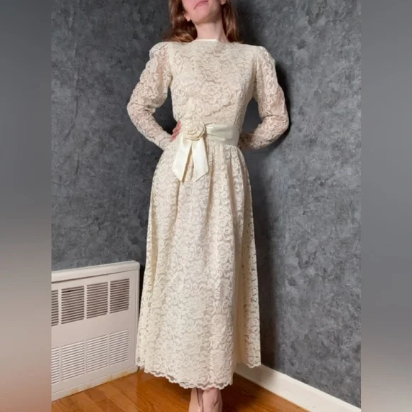 Vintage 1970s Ivory Lace Wedding Dress | Long Sleeve Boho Bridal Gown | XS–S - Picture 1 of 3